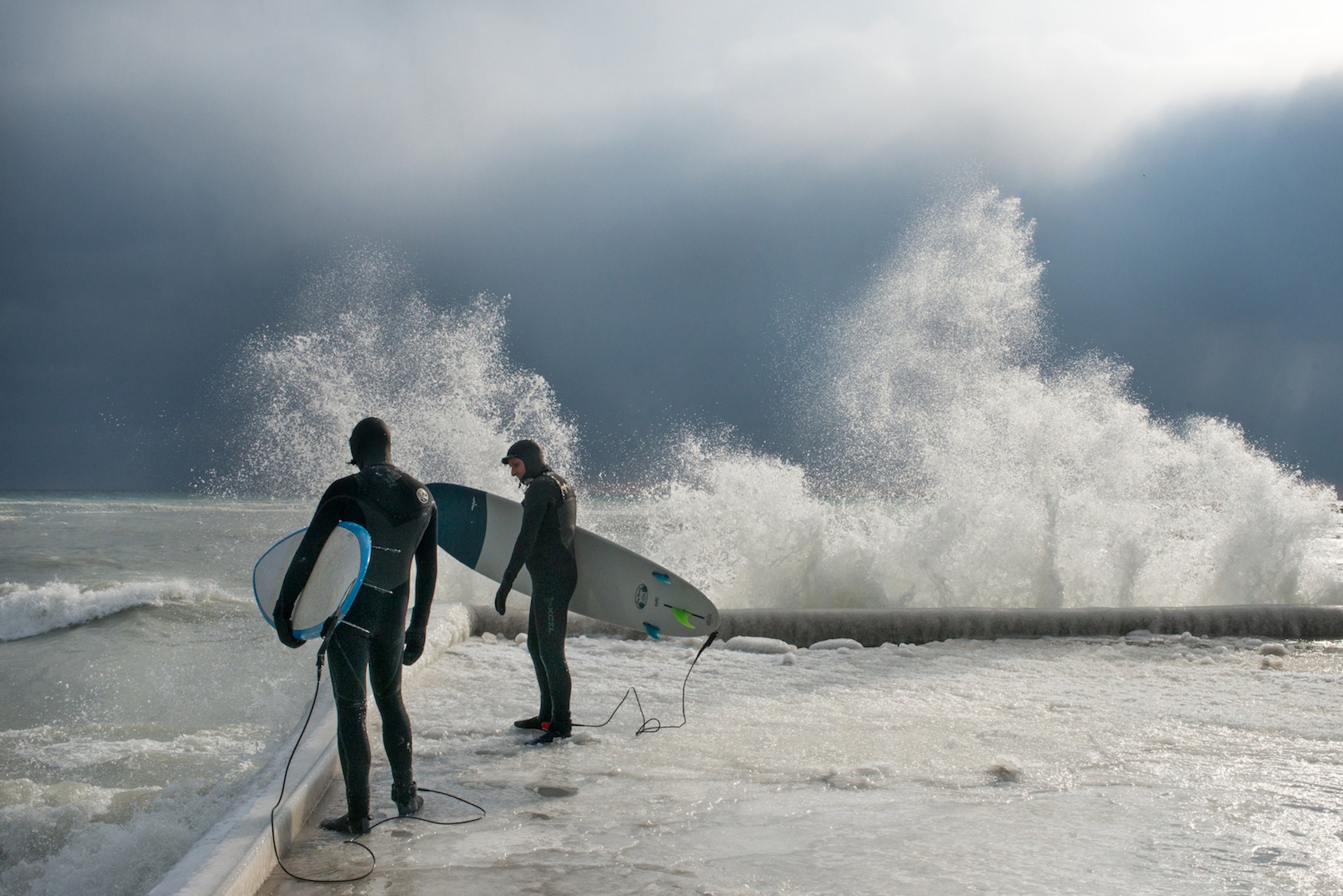 10 Essentials for Winter Surfing