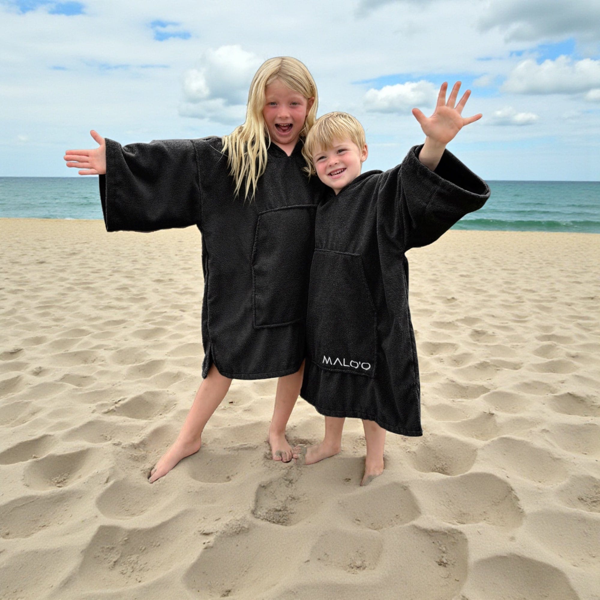 Malo'o Racks Children 4-9 / Black Avo Changing Poncho